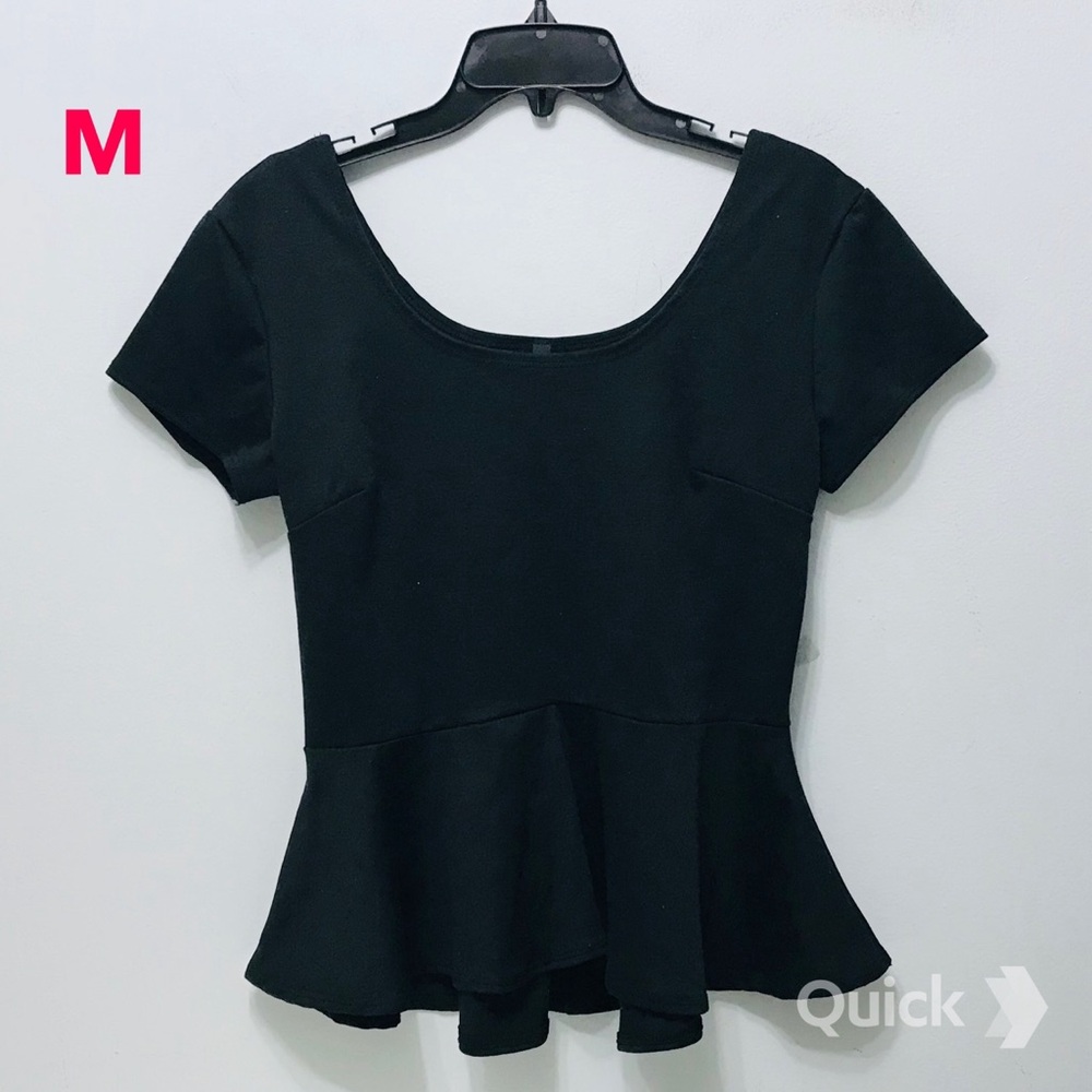 M - New Dream Gold Black Short Sleeve Top
